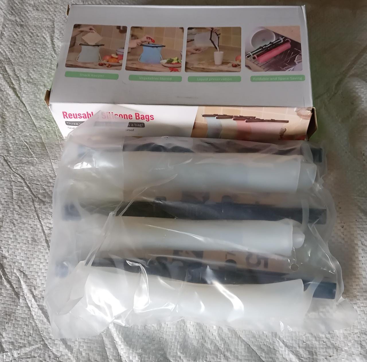 5985 Reusable Silicone Food Storage Bag, 3 Bag Set Leakproof Lock Reusable Flat Bottom Freezer Bags ,Sandwich Bags , Silicone Food Grade Kids Snack Bags , BPA Free Microwave& Dishwasher Safe 5985 Reusable Silicone Food Storage Bag, 3 Bag Set Leakproof Lock Reusable Flat Bottom Freezer Bags ,Sandwich Bags , Silicone Food Grade Kids Snack Bags , BPA Free Microwave& Dishwasher Safe
